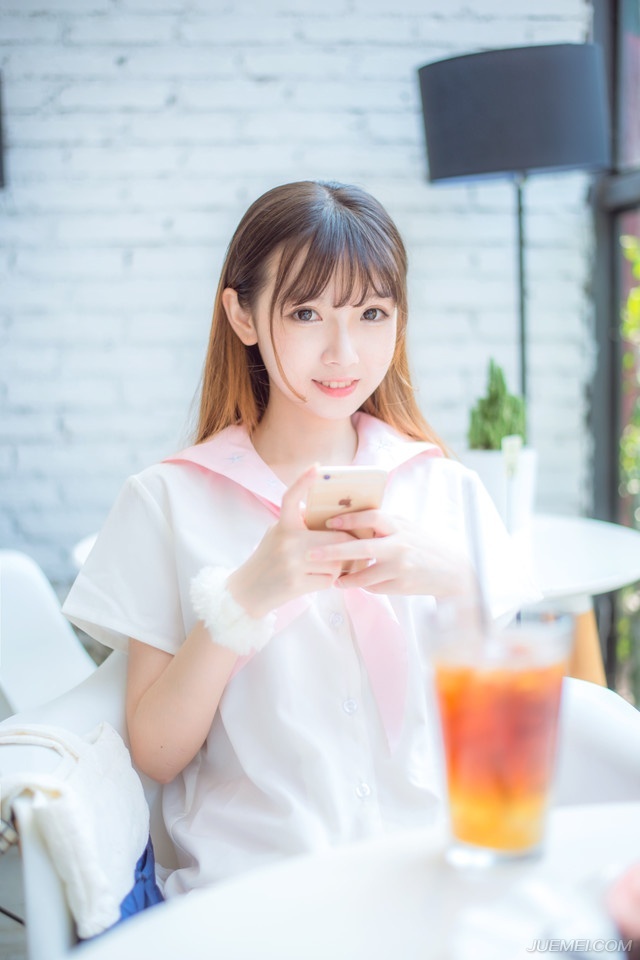 魏延翻了翻白眼，能将这事情看的这么溜，你也不比他差多少。